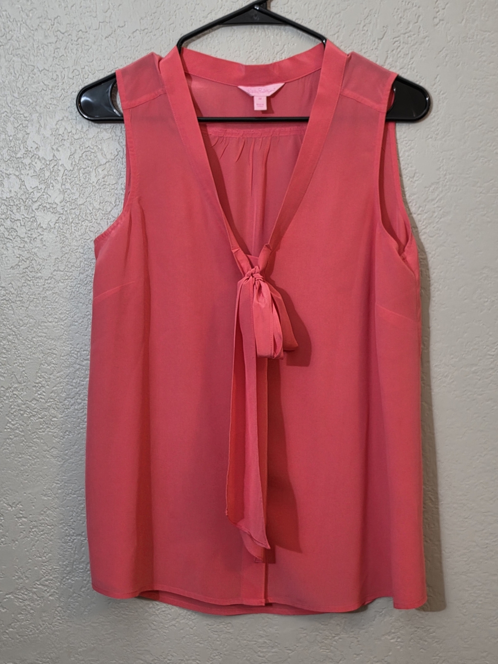 Lilly Pulitzer Silk Tie-Neck Sleeveless Blouse in Coral Pink Womens Medium - Picture 1 of 7